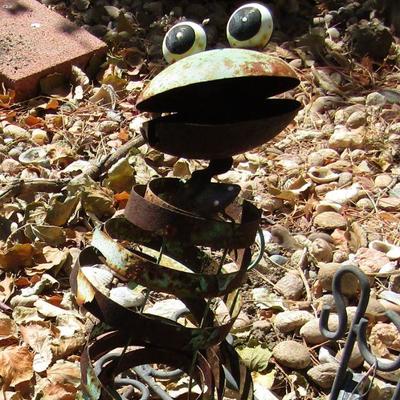 Y-18  FROG AND TURTLE YARD SIGNS