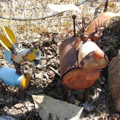 Y-19  DOGGY YARD ART