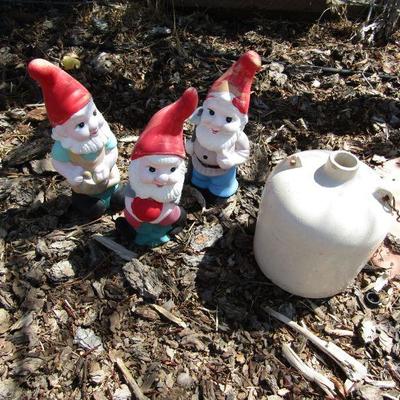 Y-23  GNOMES AND A CLAY JUG
