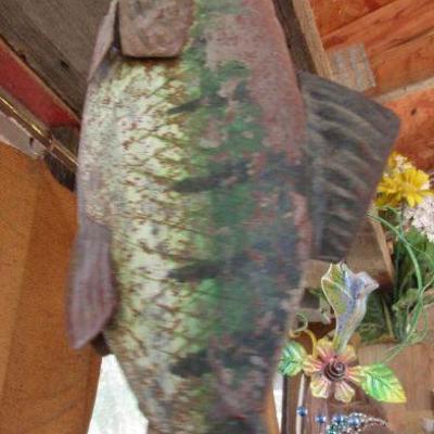 SR-3  WOODEN AND METAL FISH DECORATIONS