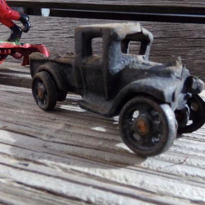 LOT 302  CAST IRON COIN BANK & TRUCK