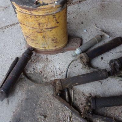 BB-35   GREASE GUNS AND GREASE CAN