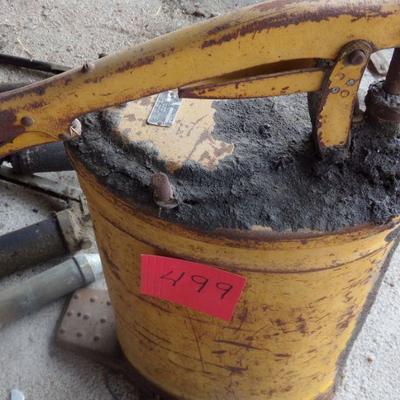 BB-35   GREASE GUNS AND GREASE CAN