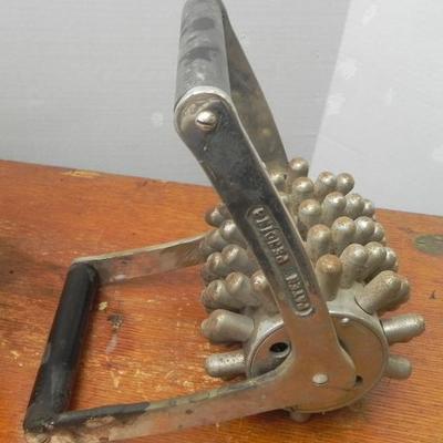 LOT 311  COPPER TEA KETTLE & TENDERIZER