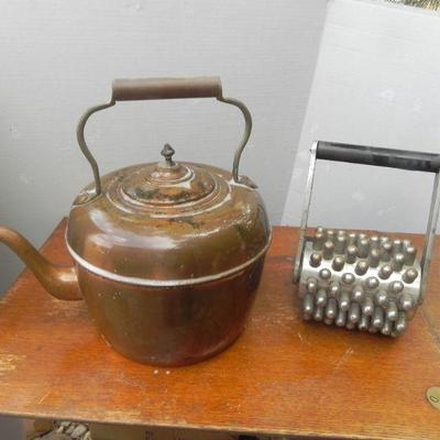 LOT 311  COPPER TEA KETTLE & TENDERIZER