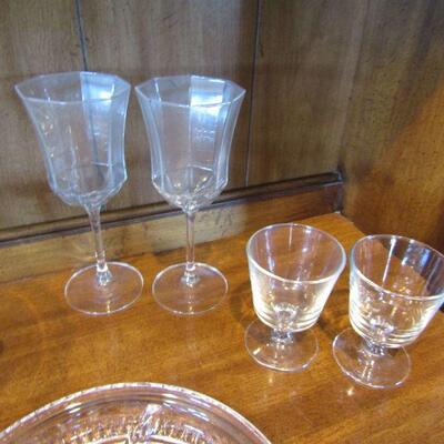 LOT 127 GLASS SERVING DISHES 