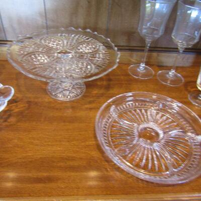 LOT 127 GLASS SERVING DISHES 