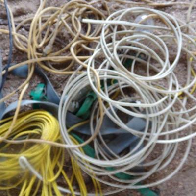 BB-36  LARGE PILE OF WIRES
