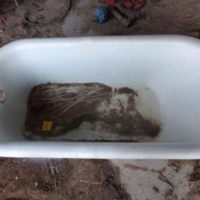 BB-37   VINTAGE CAST IRON AND ENAMELED BATHTUB