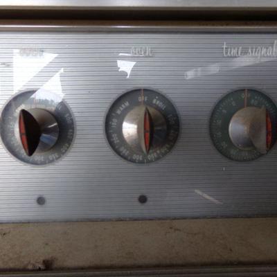 BB-41  VINTAGE FRIGIDAIRE OVEN/STOVE