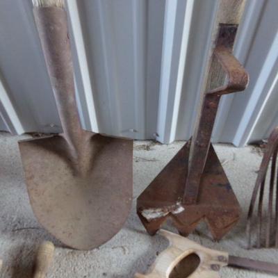 BB-42  SHOVELS, PITCH FORK AND HAND SAWS