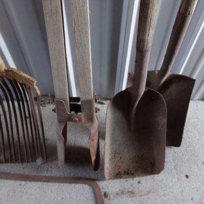 BB-42  SHOVELS, PITCH FORK AND HAND SAWS