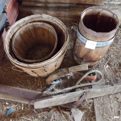 BB-44  WOODEN BASKETS AND SMALLER WHISKEY BARREL
