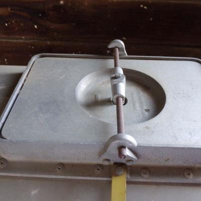 BB-46  HERBICIDE SPRAYER TANK W/PRESSURE REGULATOR