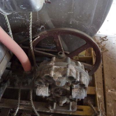 BB-46  HERBICIDE SPRAYER TANK W/PRESSURE REGULATOR