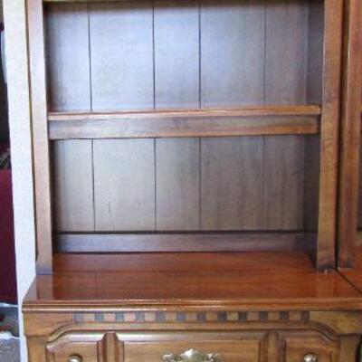 LOT 123  CHEST OF DRAWERS W/SHELVED HUTCH