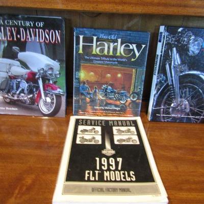 LOT 121  HARLEY DAVIDSON BOOKS