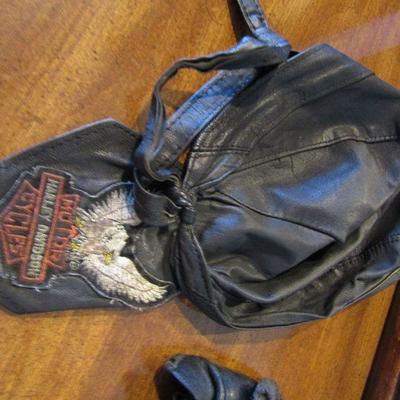 LOT 126 LEATHER HARLEY HAT AND RIDING GLOVES