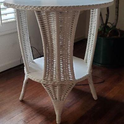 4 Piece Antique Wicker Set - Excellent condition