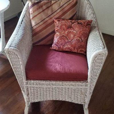 4 Piece Antique Wicker Set - Excellent condition