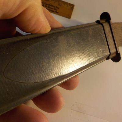 " USN pilot WW2 M2 fighting Bowie Knife". "The Famous Cattaraugus Fighting Knife".