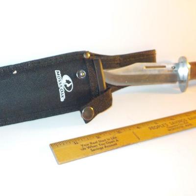 " 10 inch Mossy Oak Bowie knife with sheath".