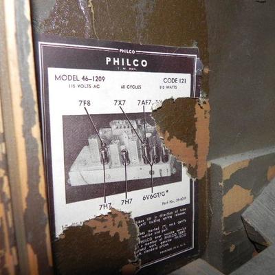 S2-3  PHILCO TUBE FLOOR RADIO