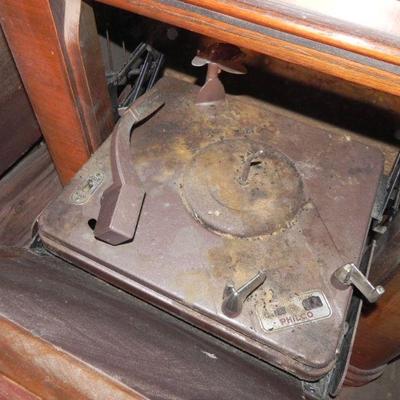 S2-3  PHILCO TUBE FLOOR RADIO