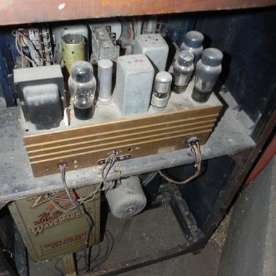 S2-4   ZENITH TUBE FLOOR RADIO