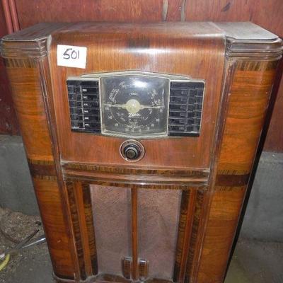 S2-4   ZENITH TUBE FLOOR RADIO