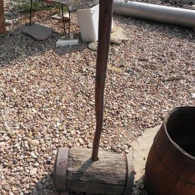 LOT 260    WOOD BARREL AND DECOR HAMMER