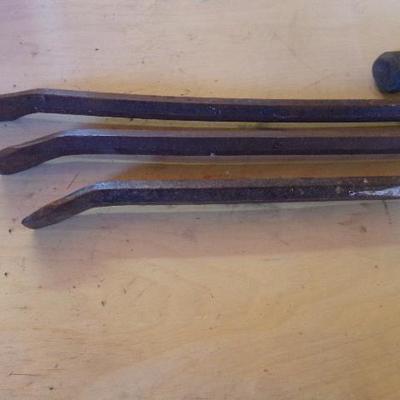 WS-14  CROWBARS AND HAMMER