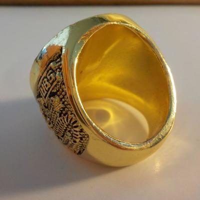" 1918 Red Sox World Series Ring" Reproduction of Babe Ruthes.