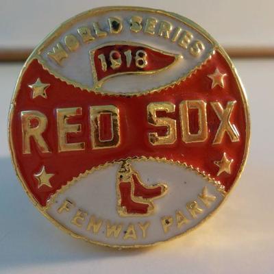 " 1918 Red Sox World Series Ring" Reproduction of Babe Ruthes.