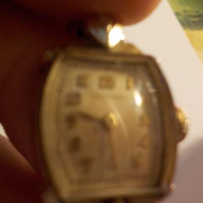 " 3 Vintage Ladies Gold repairable wrist watches".