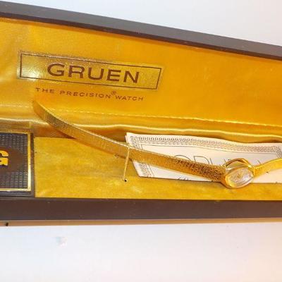 " Vintage Grugen Ladies High Fashion / 17 jewels wrist watch, gold".
