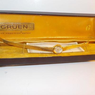 " Vintage Grugen Ladies High Fashion / 17 jewels wrist watch, gold".