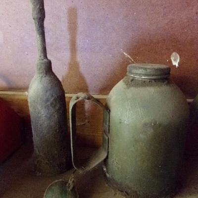 WS-18  OIL CANS AND GREASE GUN