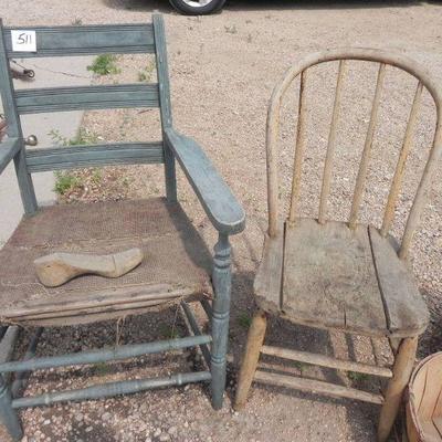 S2-15  VINTAGE CHAIRS AND BASKETS