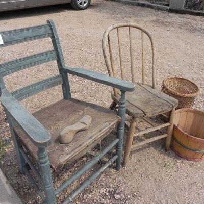 S2-15  VINTAGE CHAIRS AND BASKETS