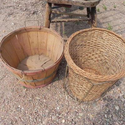 S2-15  VINTAGE CHAIRS AND BASKETS