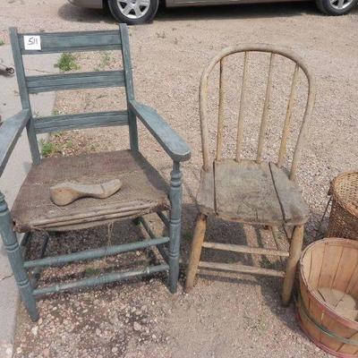 S2-15  VINTAGE CHAIRS AND BASKETS