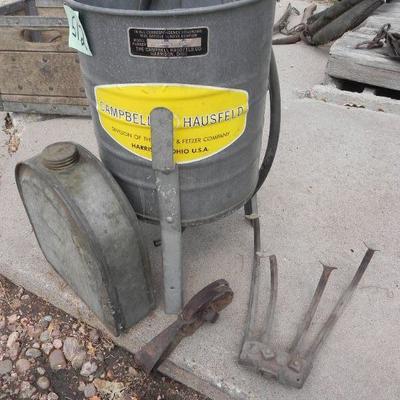 S2-16  VINTAGE CONTAINERS AND SPREADER/SPRAYER