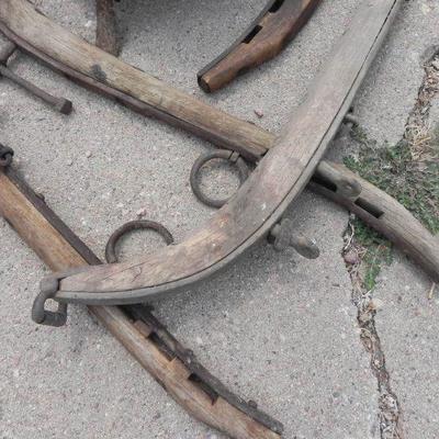 S2-18  HORSE COLLARS AND HARNESSES