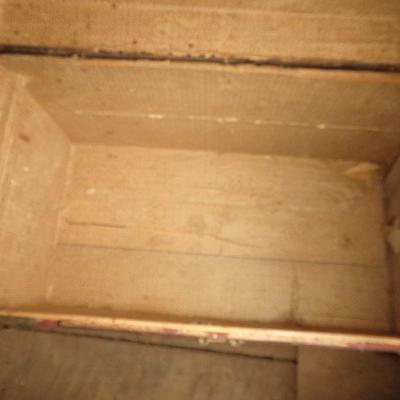 LOT 321  ANTIQUE TRUNK