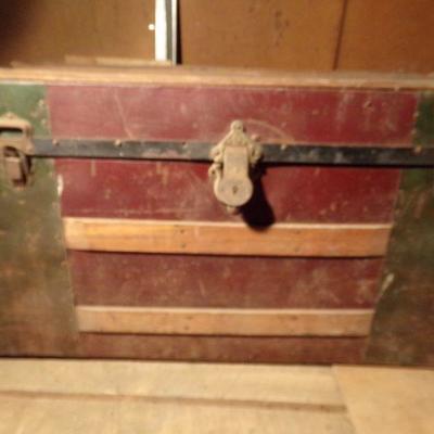 LOT 321  ANTIQUE TRUNK