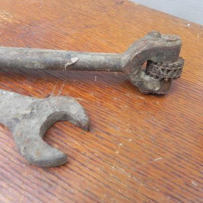 LOT 324  OLD HAND TOOLS & BOX OF HARDWARE