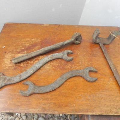 LOT 324  OLD HAND TOOLS & BOX OF HARDWARE