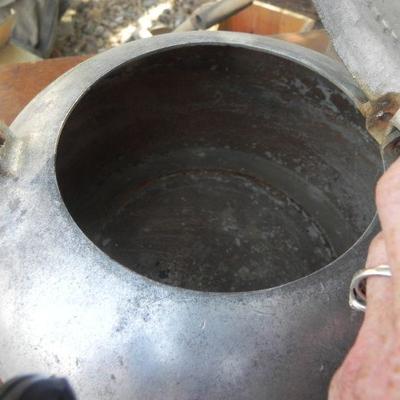 LOT 333  VINTAGE KITCHEN ITEMS