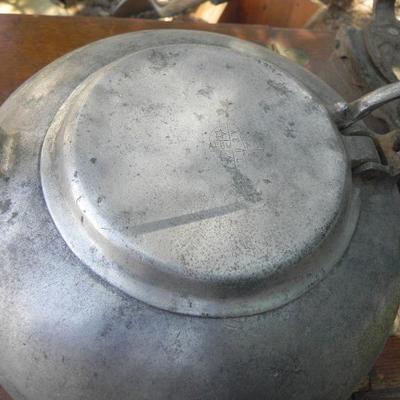 LOT 333  VINTAGE KITCHEN ITEMS